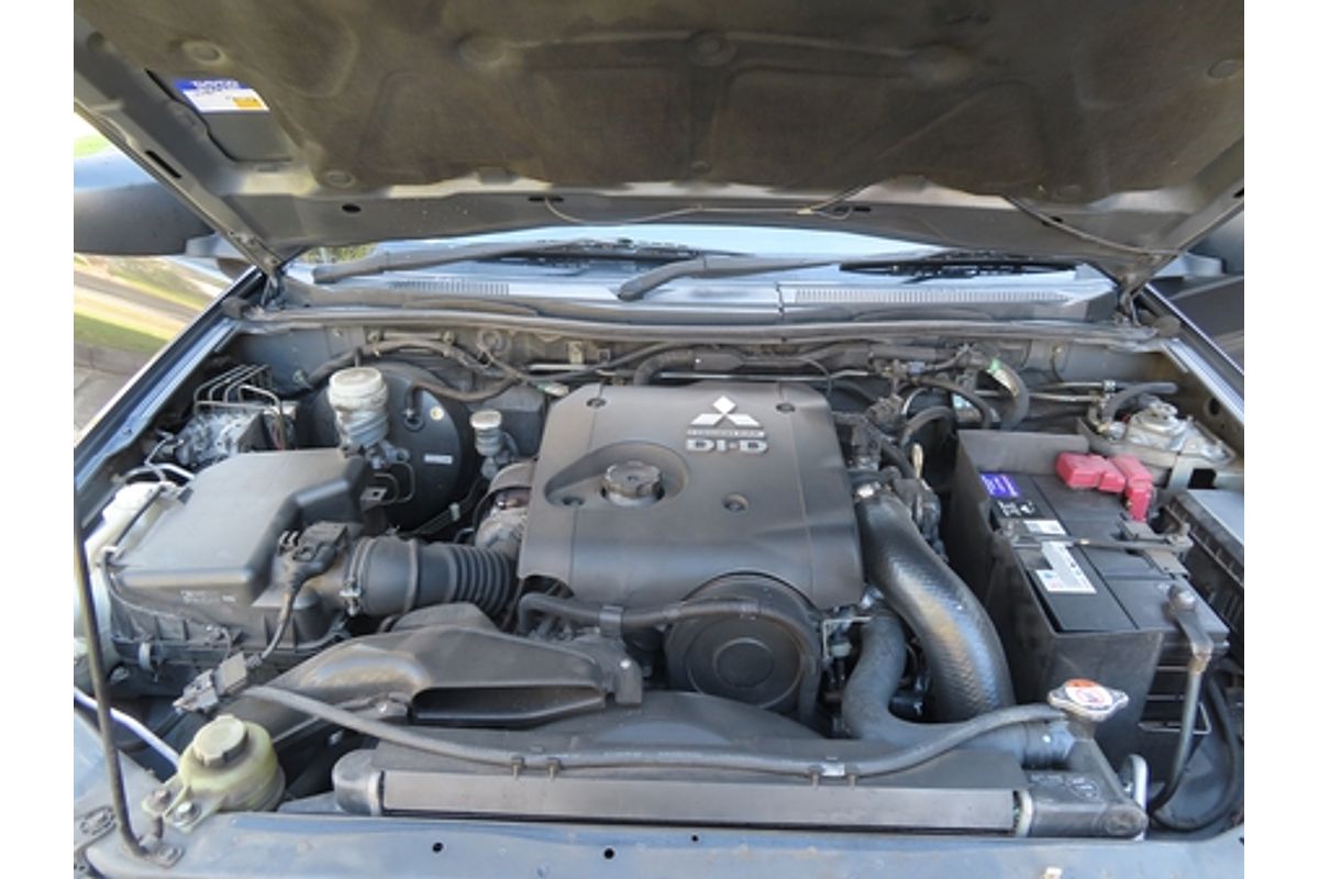 2011 Mitsubishi Challenger PB