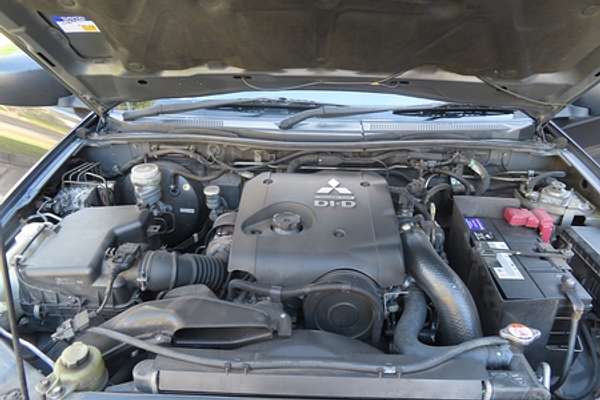 2011 Mitsubishi Challenger PB
