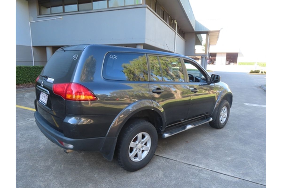 2011 Mitsubishi Challenger PB