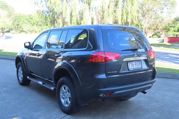 2011 Mitsubishi Challenger PB