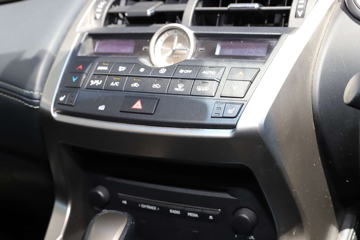 2015 Lexus NX NX300h Luxury AYZ10R