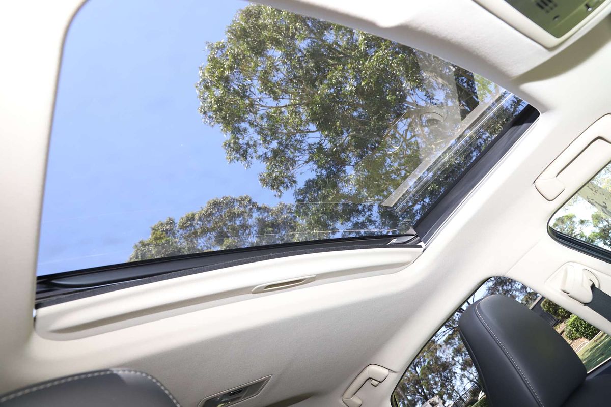 2015 Lexus NX NX300h Luxury AYZ10R