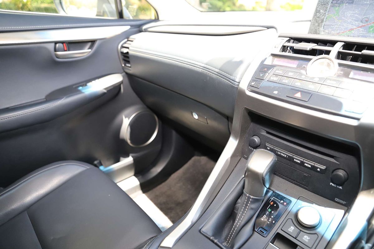 2015 Lexus NX NX300h Luxury AYZ10R
