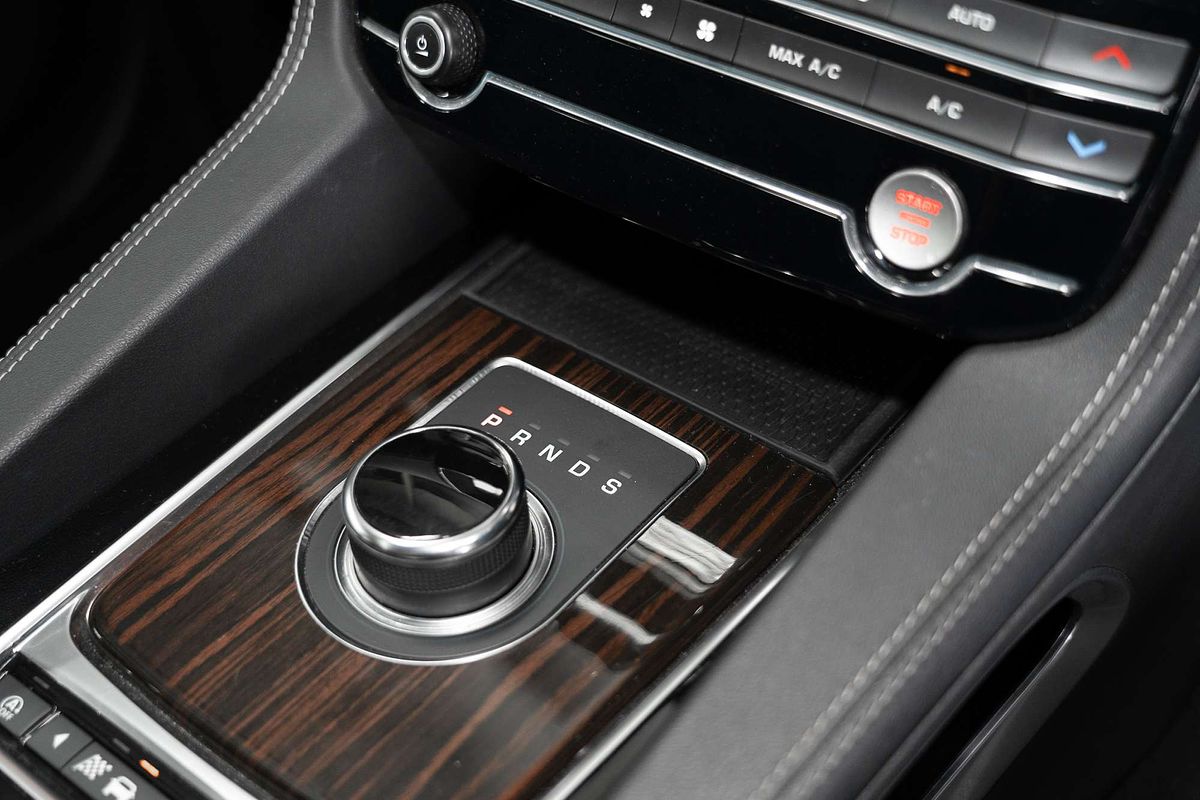 2019 Jaguar F-PACE 20d R-Sport X761