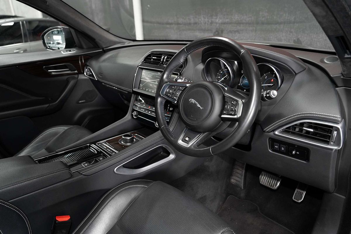 2019 Jaguar F-PACE 20d R-Sport X761