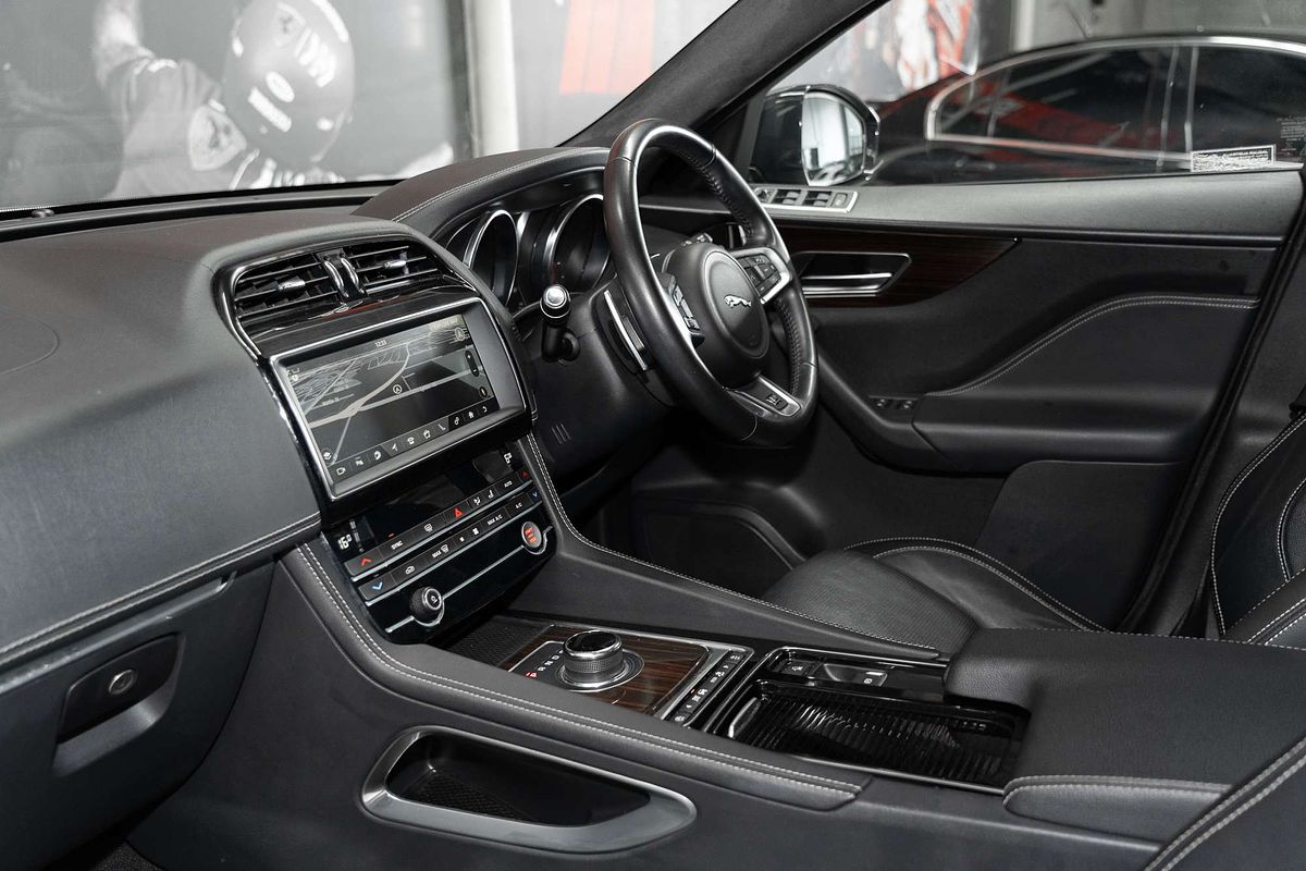 2019 Jaguar F-PACE 20d R-Sport X761