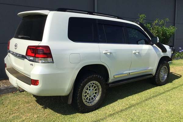 2017 Toyota Landcruiser Sahara VDJ200R