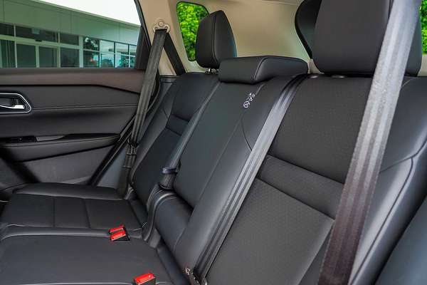 2024 Nissan X-TRAIL ST-L T33