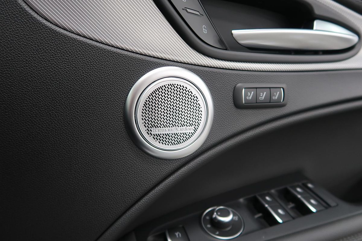 2023 Alfa Romeo Stelvio Veloce Series 4