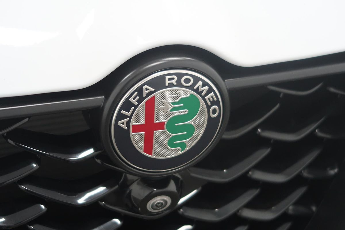 2023 Alfa Romeo Tonale Veloce Plug-In Hybrid