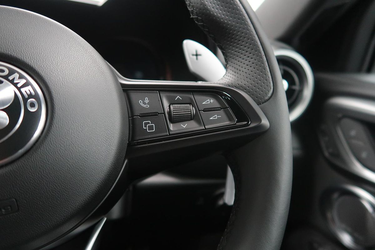 2024 Alfa Romeo Tonale Veloce Plug-In Hybrid Series 1