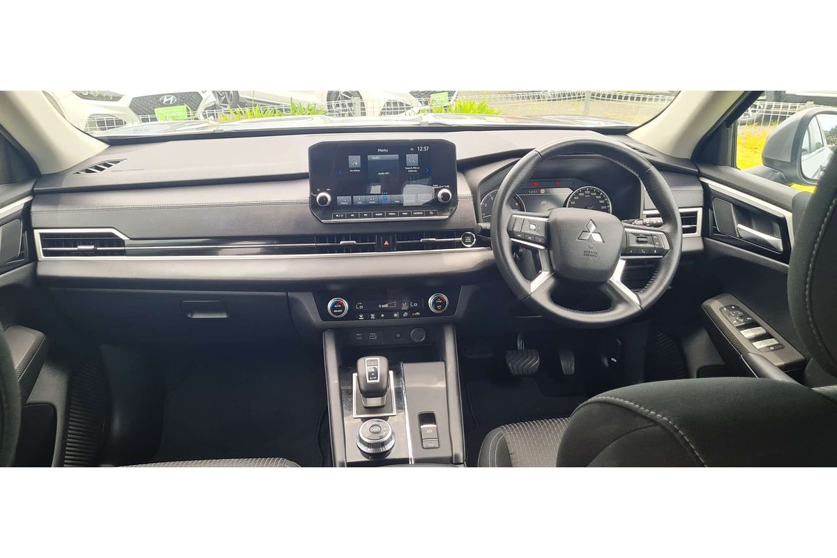 2022 Mitsubishi Outlander LS ZM