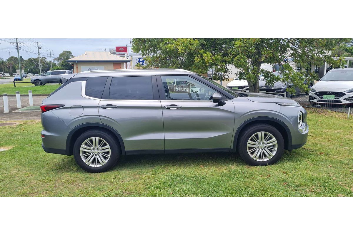 2022 Mitsubishi Outlander LS ZM