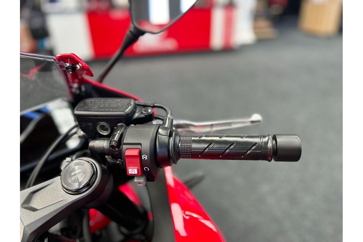 2024 Honda CBR650R E-CLUTCH