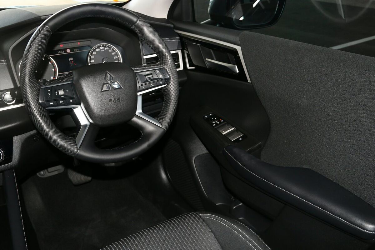 2022 Mitsubishi Outlander LS ZM