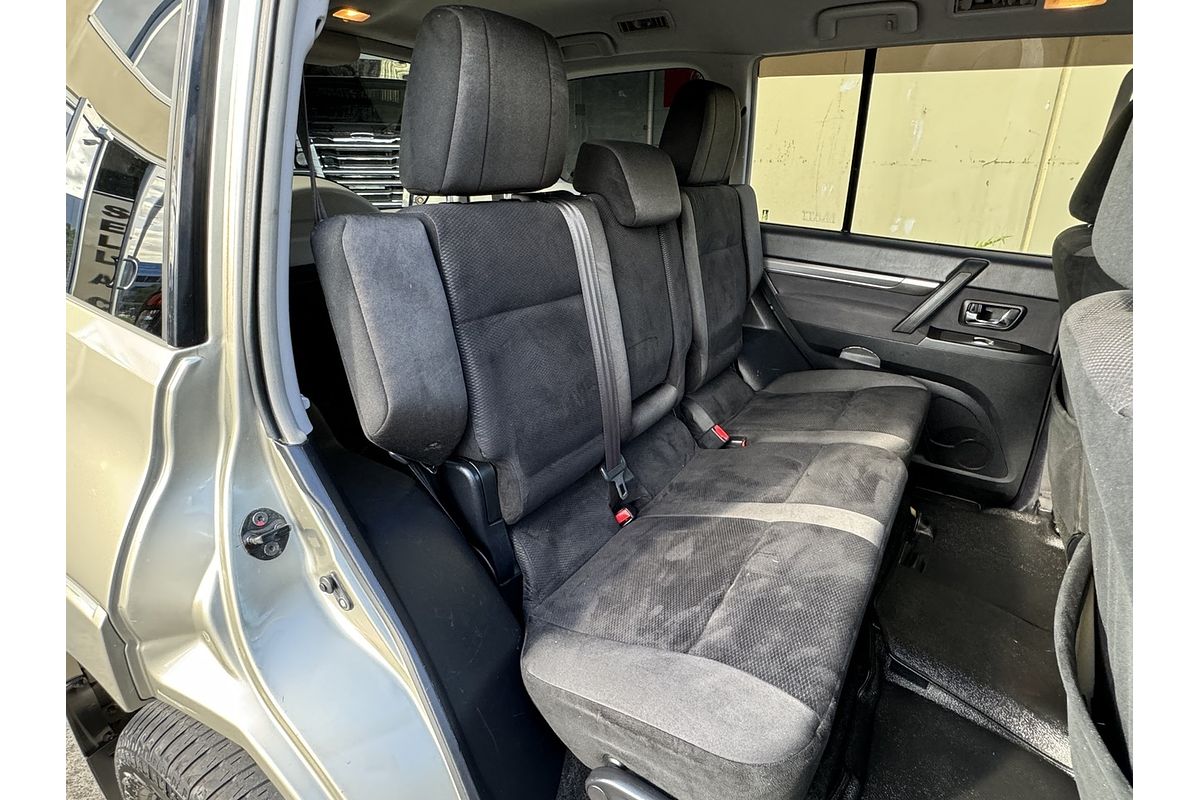 2007 Mitsubishi Pajero VR-X LWB (4x4) NS