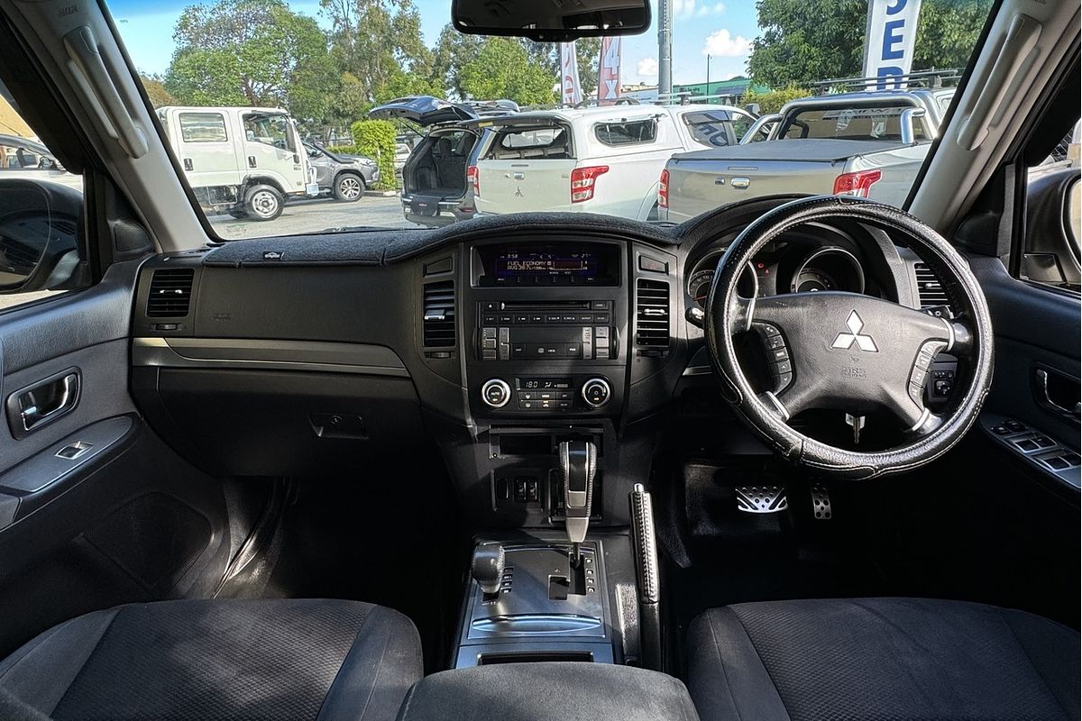 2007 Mitsubishi Pajero VR-X LWB (4x4) NS