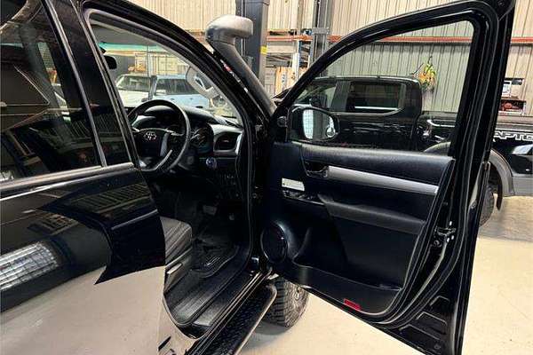 2020 Toyota Hilux SR5 GUN126R 4X4