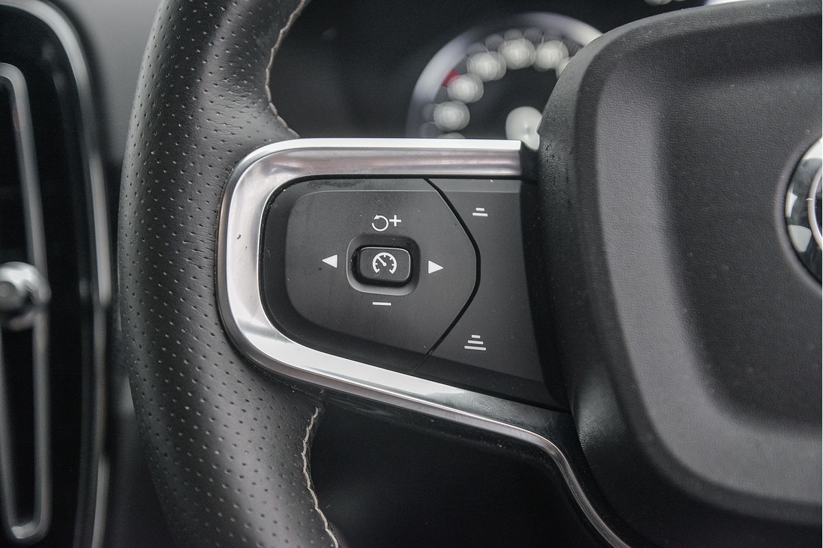 2020 Volvo XC40 T5 R-Design