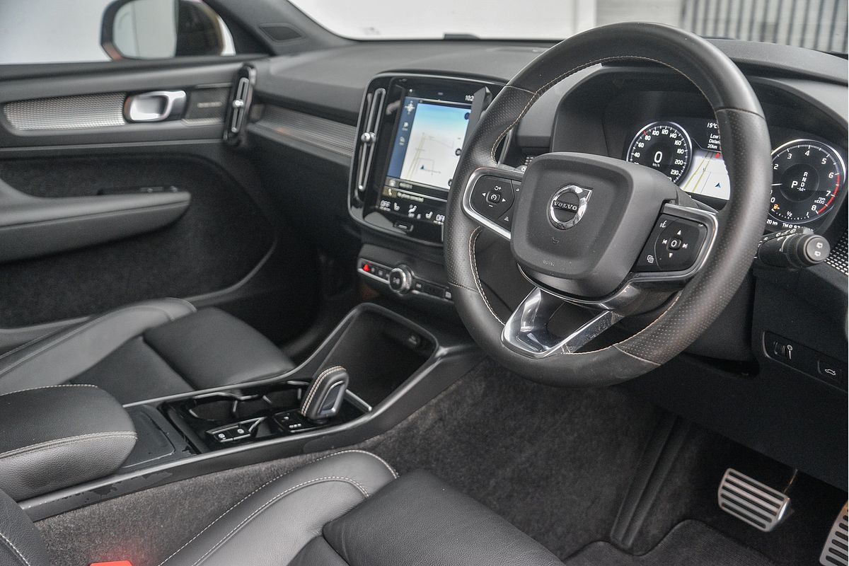 2020 Volvo XC40 T5 R-Design