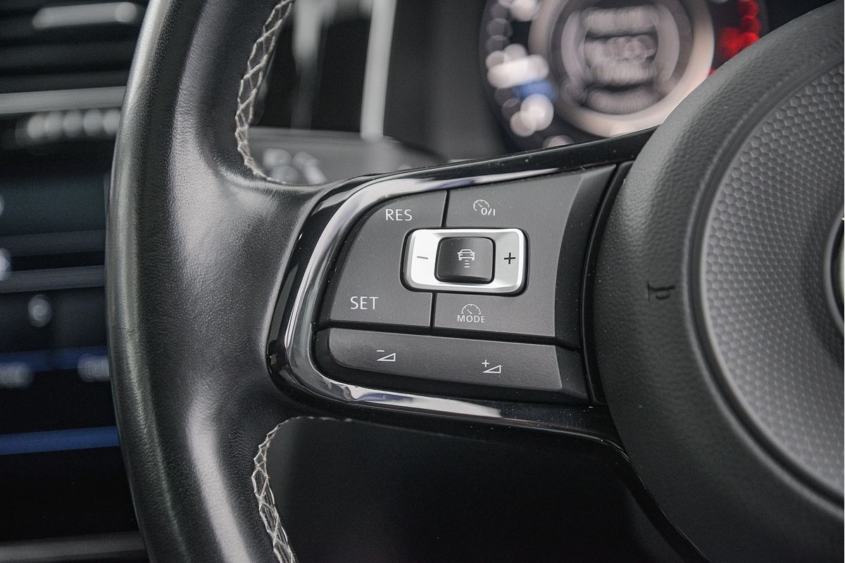 2017 Volkswagen Golf R Wolfsburg Edition 7.5