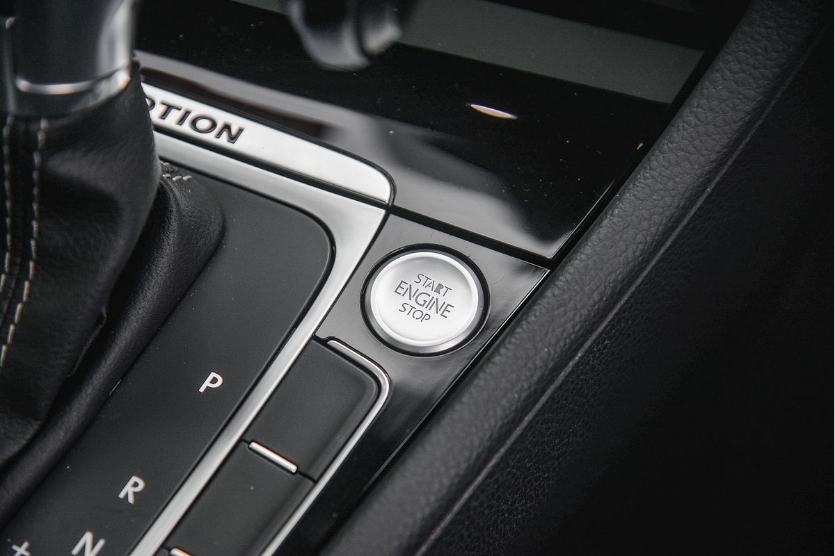 2017 Volkswagen Golf R Wolfsburg Edition 7.5
