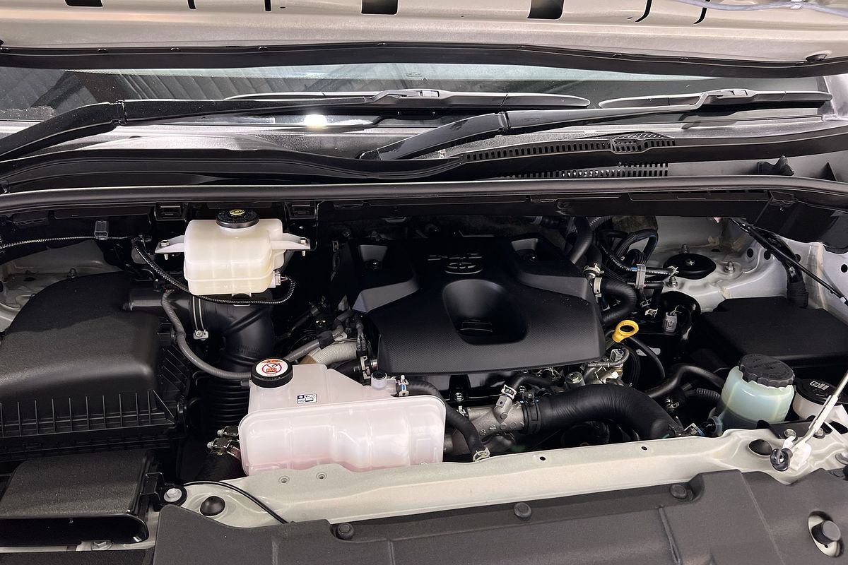 2023 Toyota Hiace Commuter GDH322R