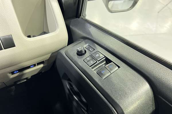 2019 Toyota Hiace Commuter GDH322R