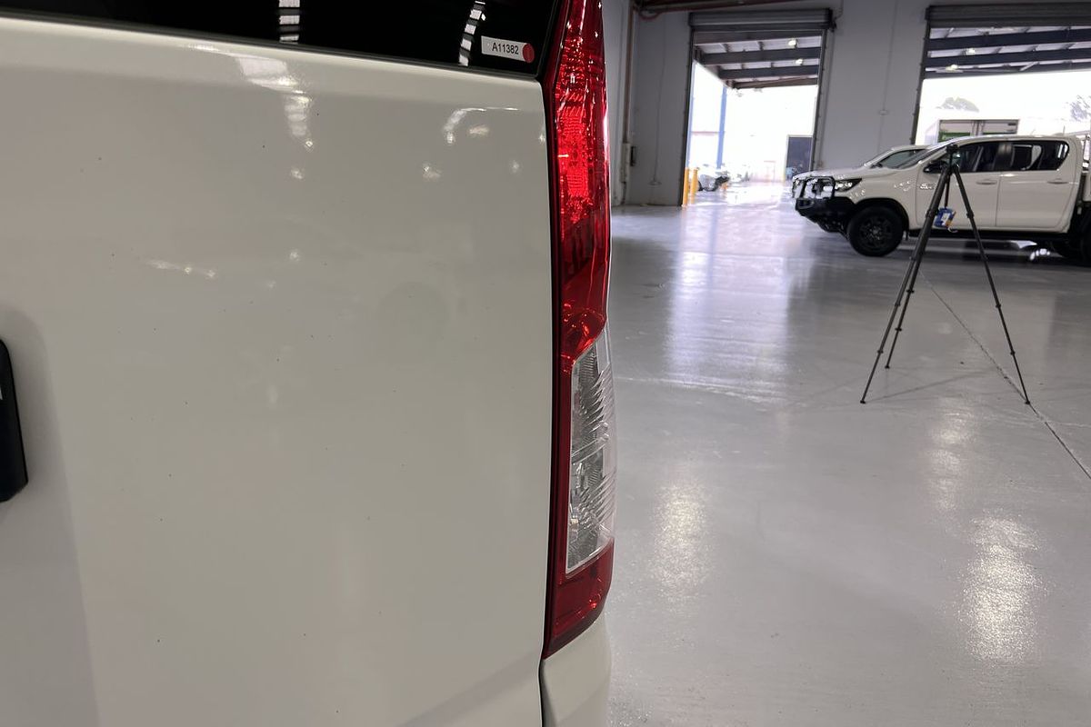 2019 Toyota Hiace Commuter GDH322R