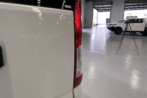 2019 Toyota Hiace Commuter GDH322R