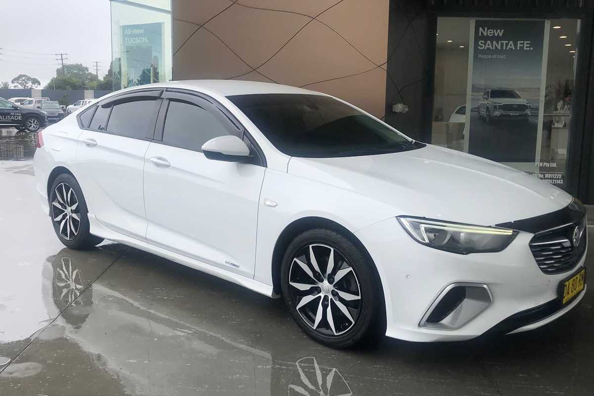 2018 Holden COMMODORE RS ZB