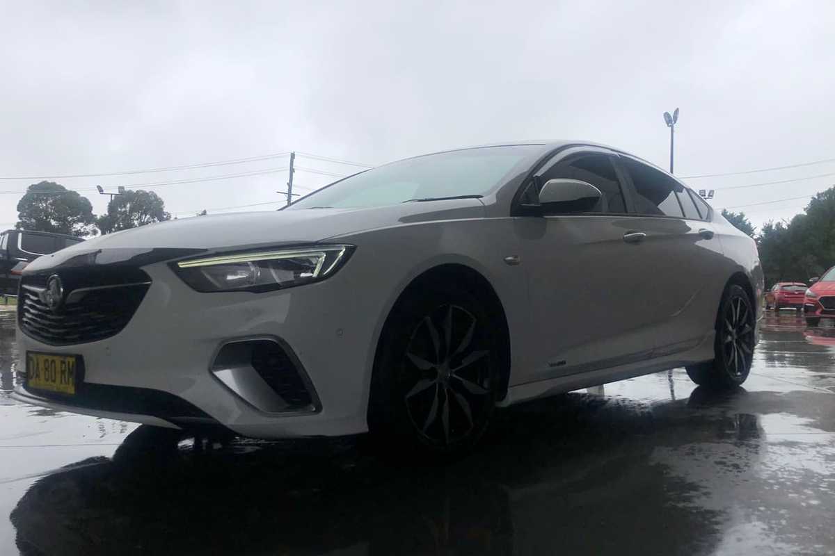 2018 Holden COMMODORE RS ZB