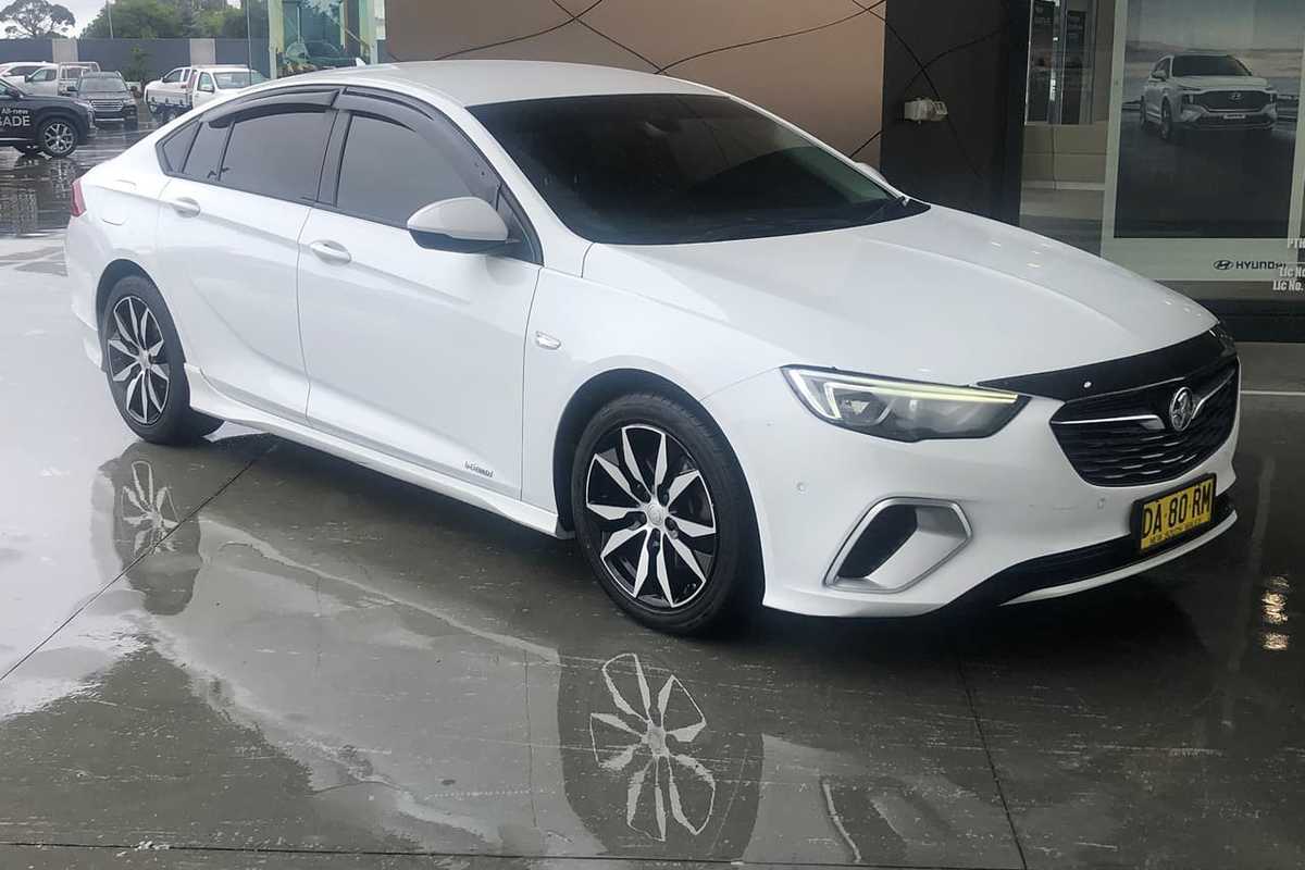 2018 Holden COMMODORE RS ZB