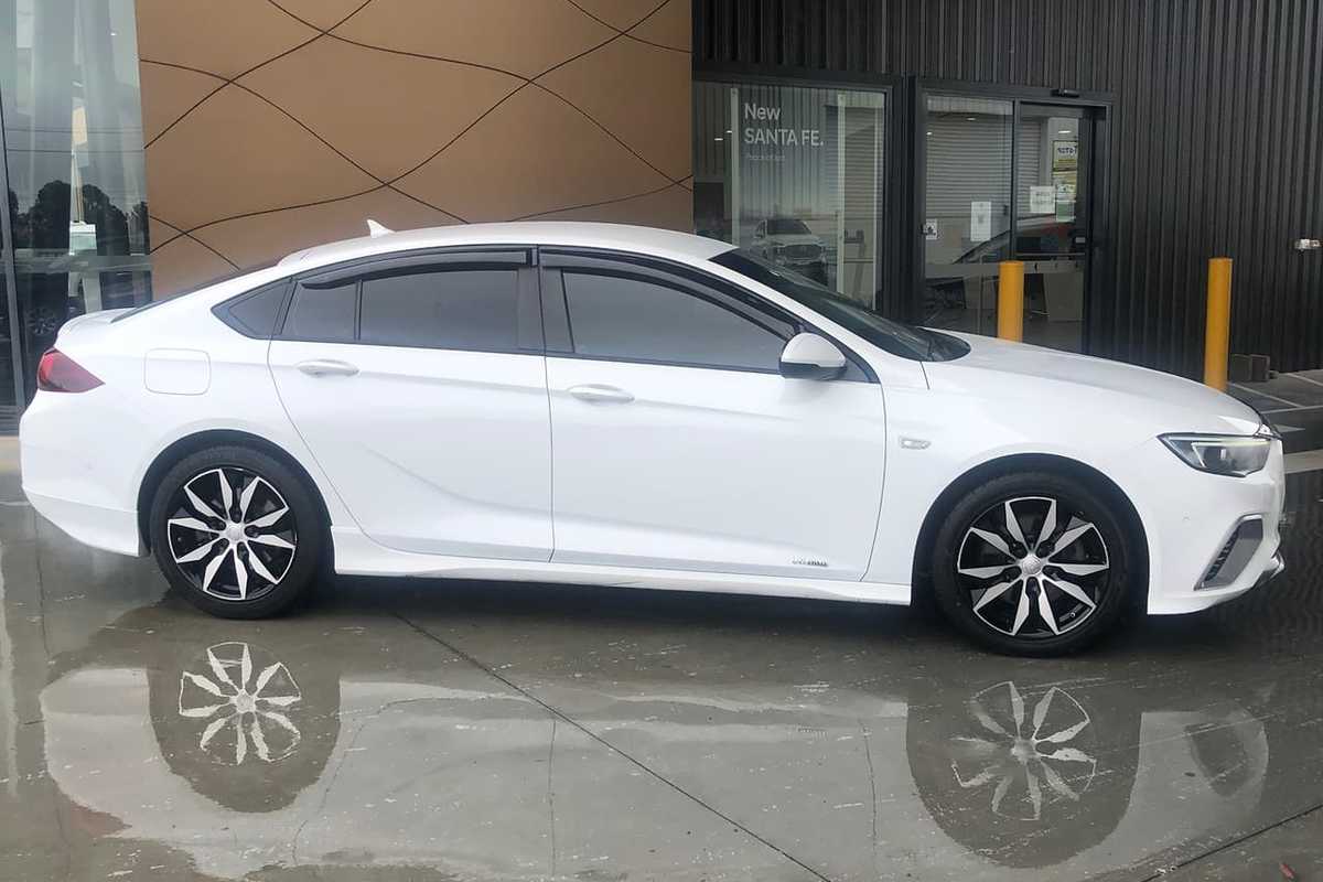 2018 Holden COMMODORE RS ZB