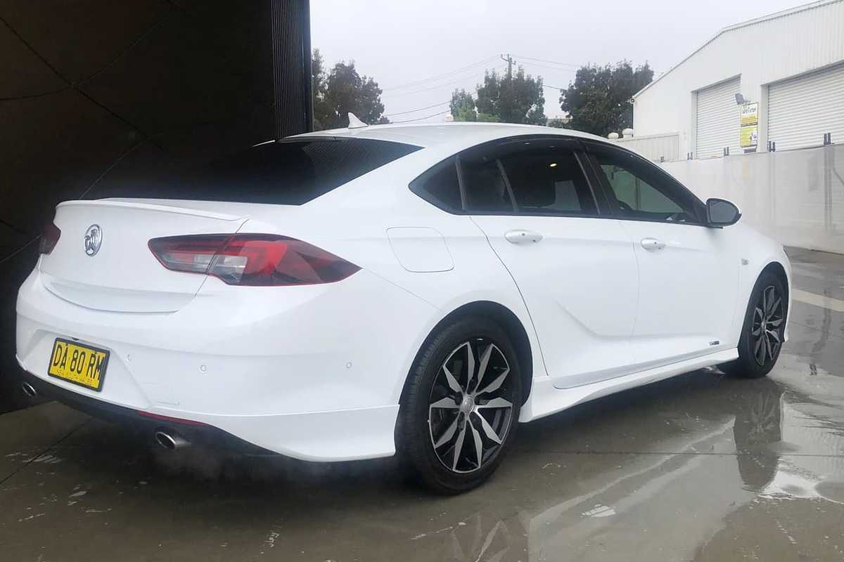 2018 Holden COMMODORE RS ZB