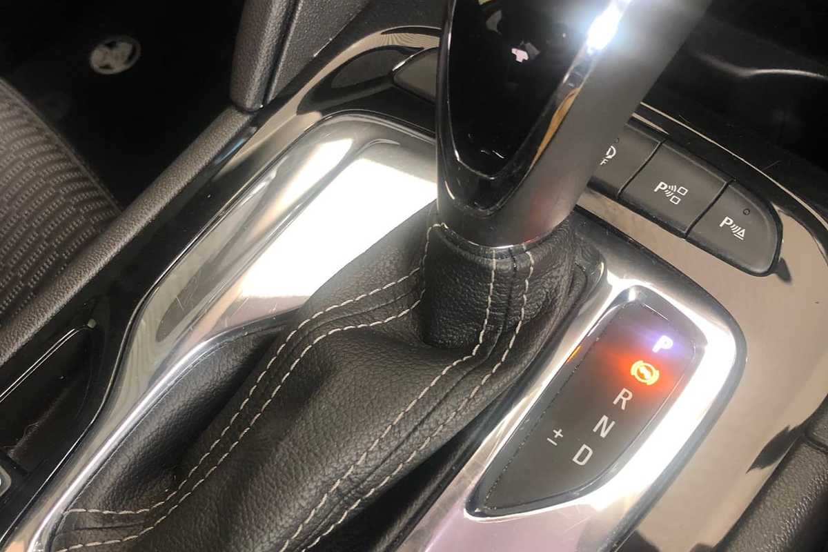 2018 Holden COMMODORE RS ZB