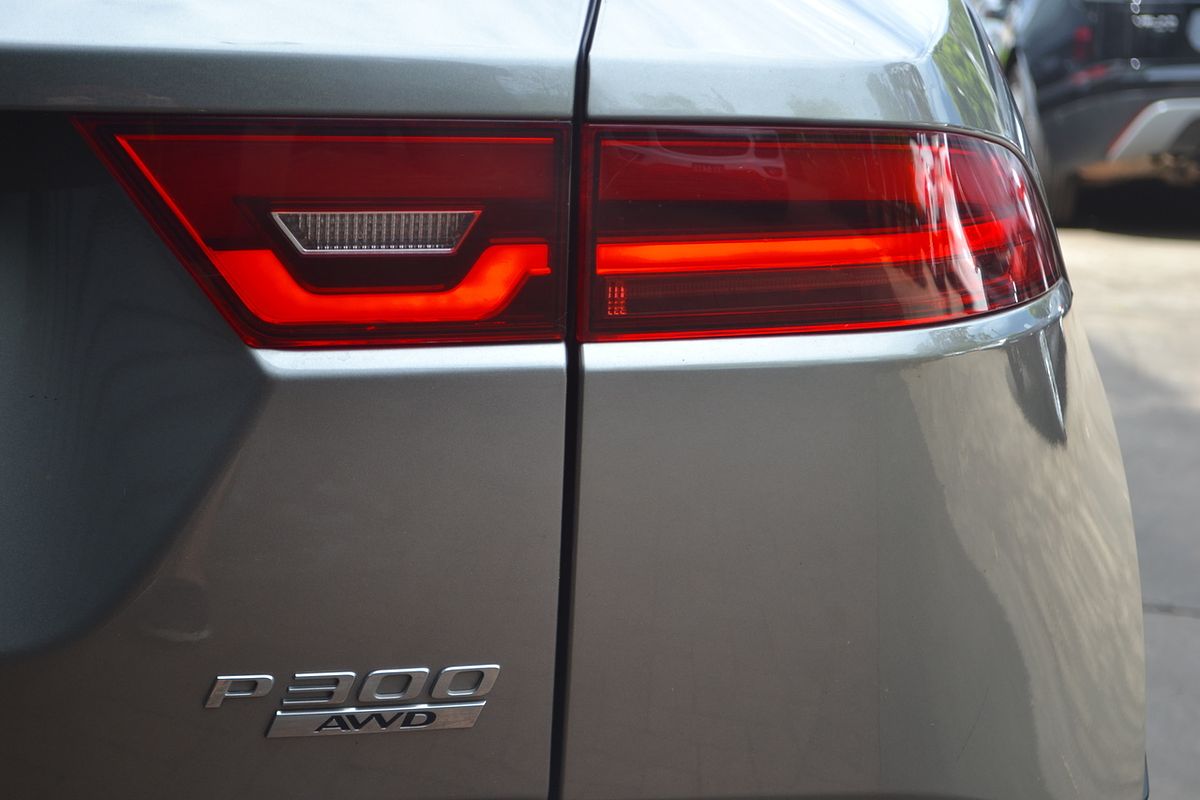 2018 Jaguar E-PACE P300 R-Dynamic SE X540
