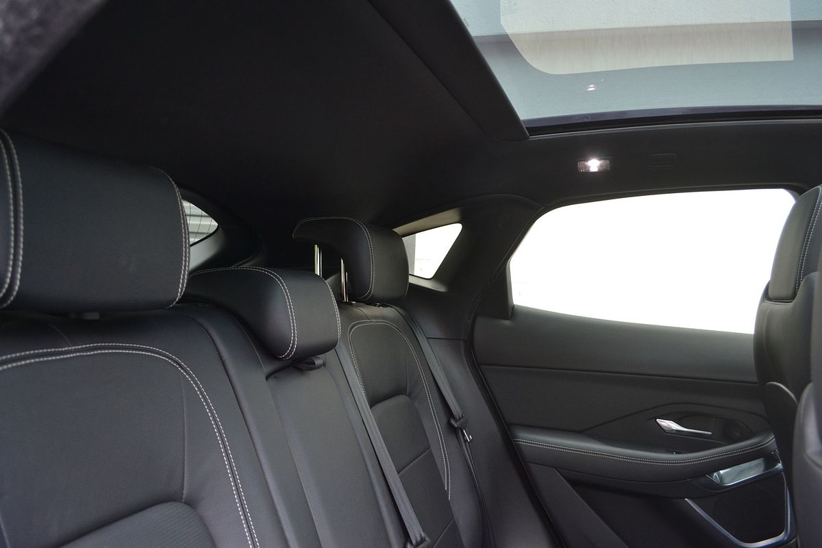 2018 Jaguar E-PACE P300 R-Dynamic SE X540