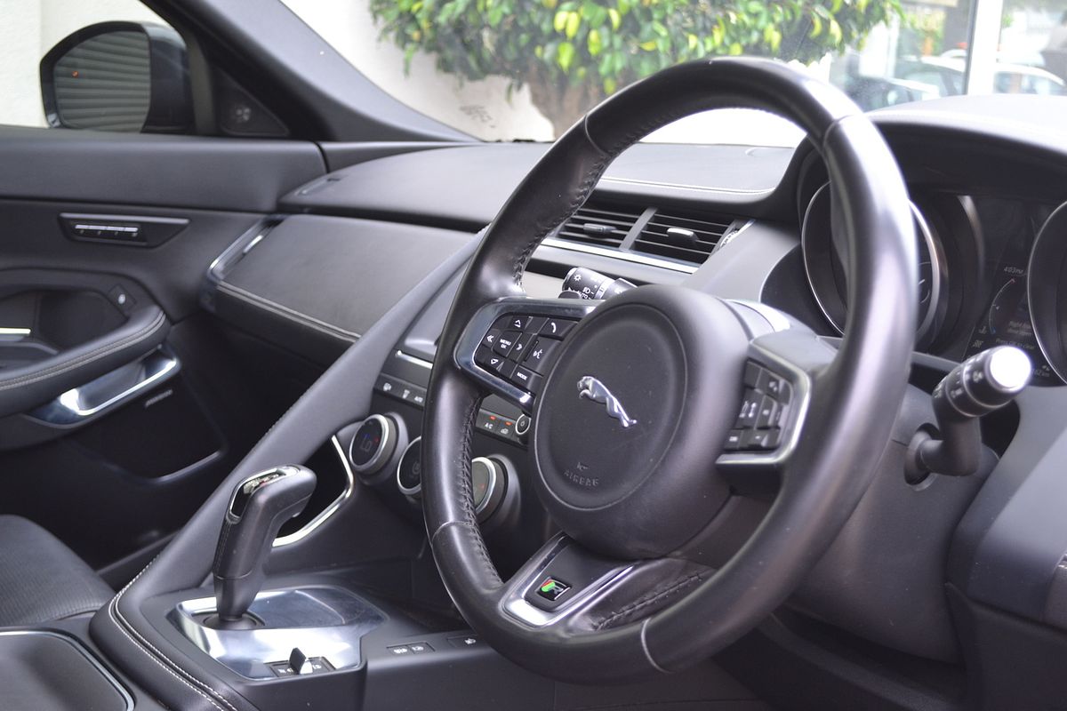2018 Jaguar E-PACE P300 R-Dynamic SE X540