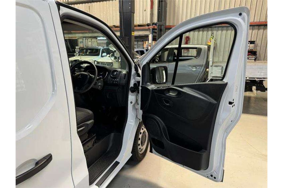2020 Mitsubishi Express GLX SN LWB