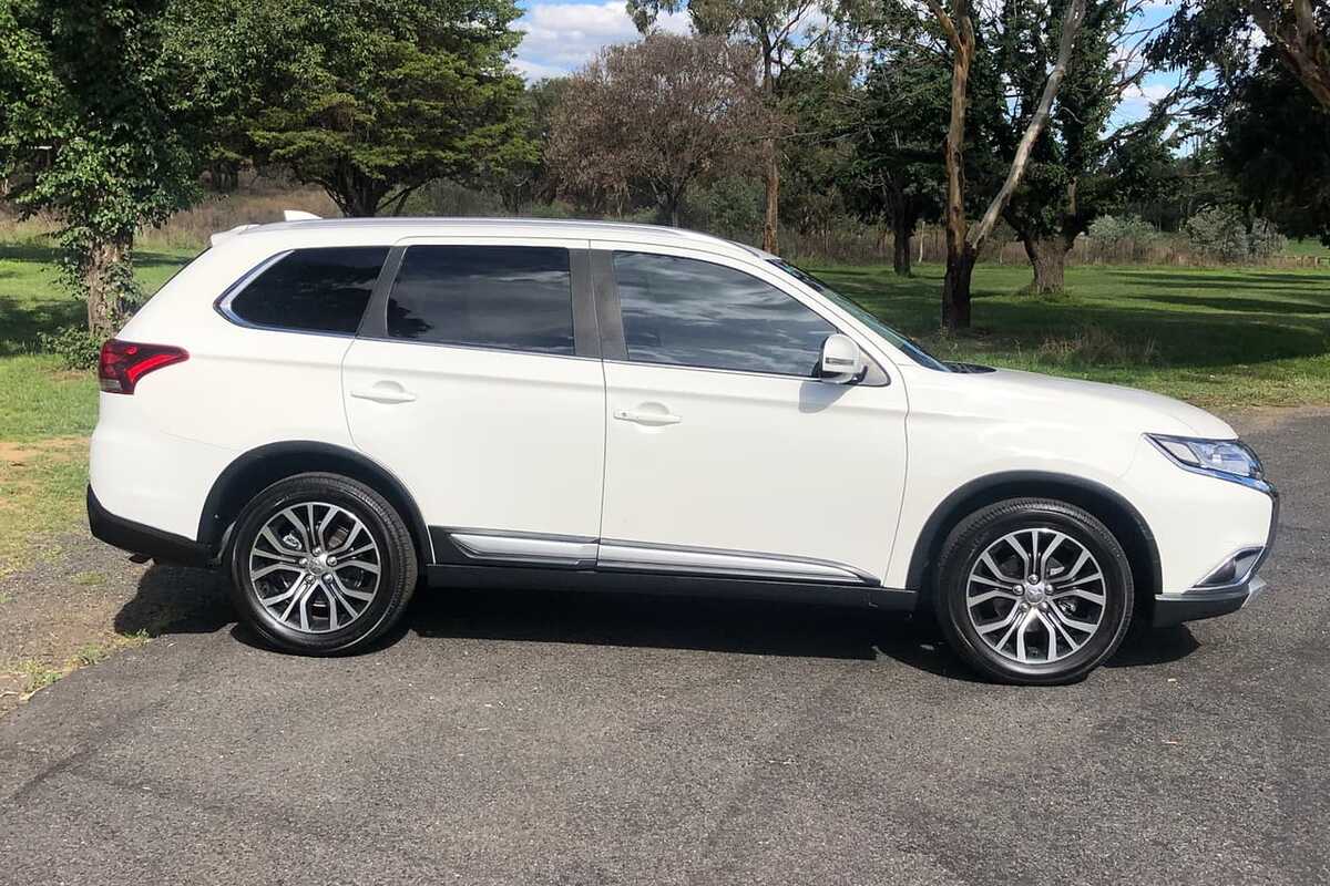 2017 Mitsubishi OUTLANDER LS Safety Pack ZK