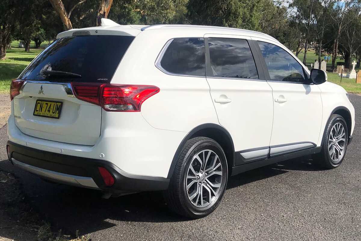 2017 Mitsubishi OUTLANDER LS Safety Pack ZK