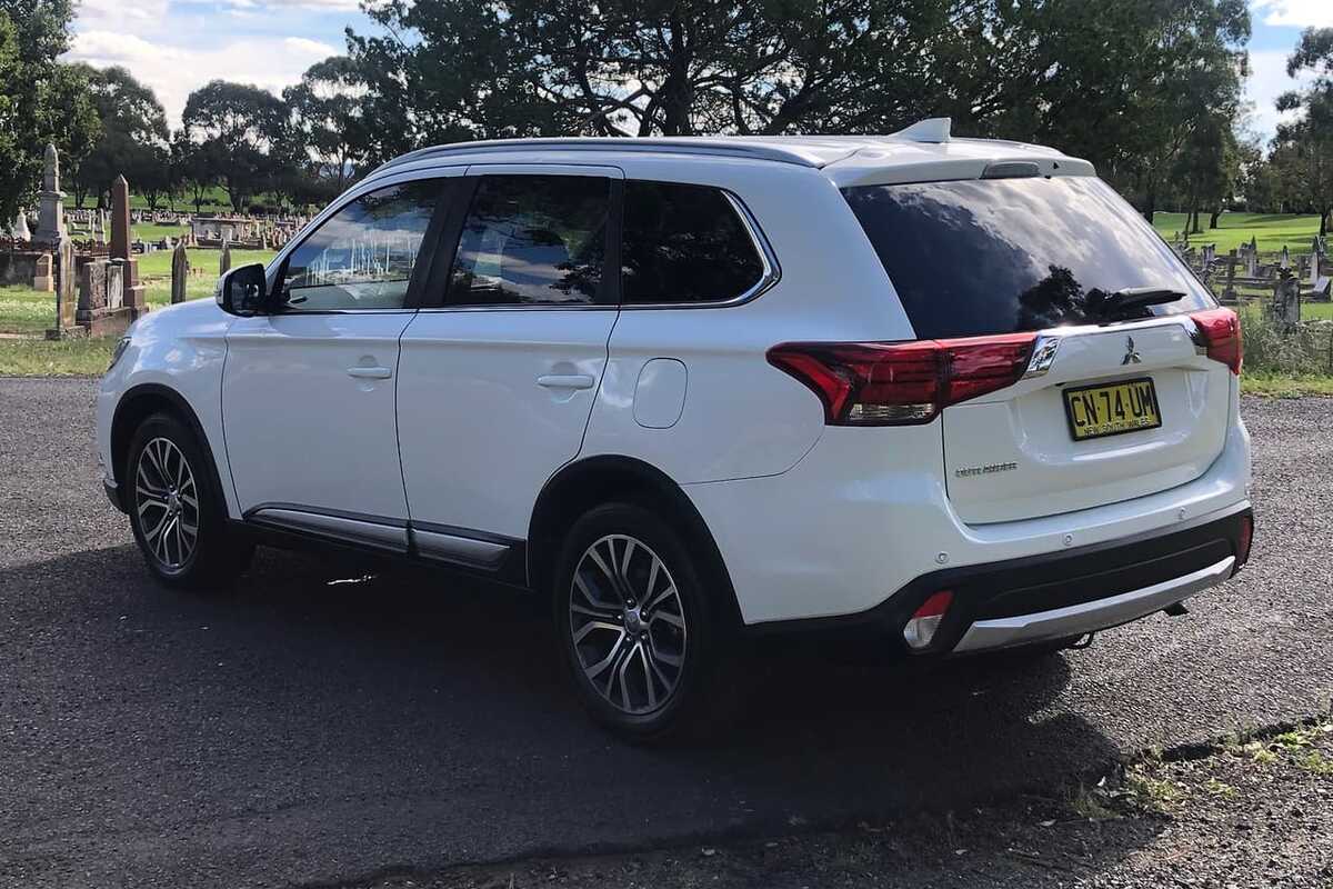 2017 Mitsubishi OUTLANDER LS Safety Pack ZK