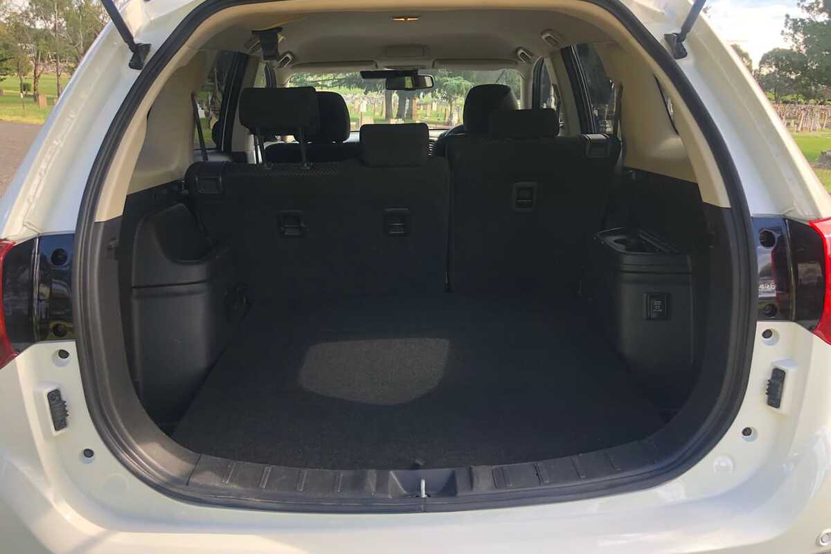 2017 Mitsubishi OUTLANDER LS Safety Pack ZK