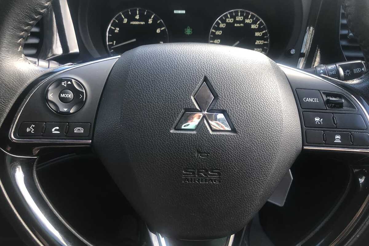 2017 Mitsubishi OUTLANDER LS Safety Pack ZK