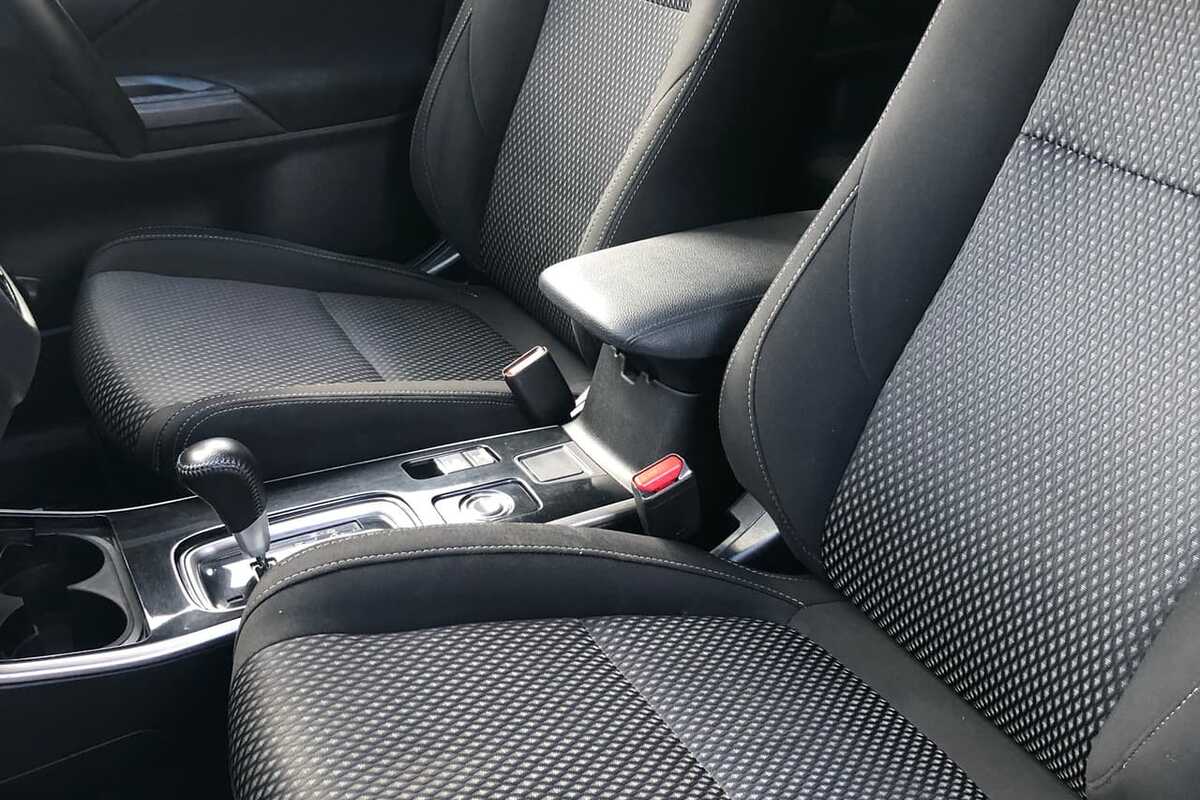 2017 Mitsubishi OUTLANDER LS Safety Pack ZK