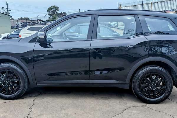 2024 Mahindra XUV700 AX7L Black Edition