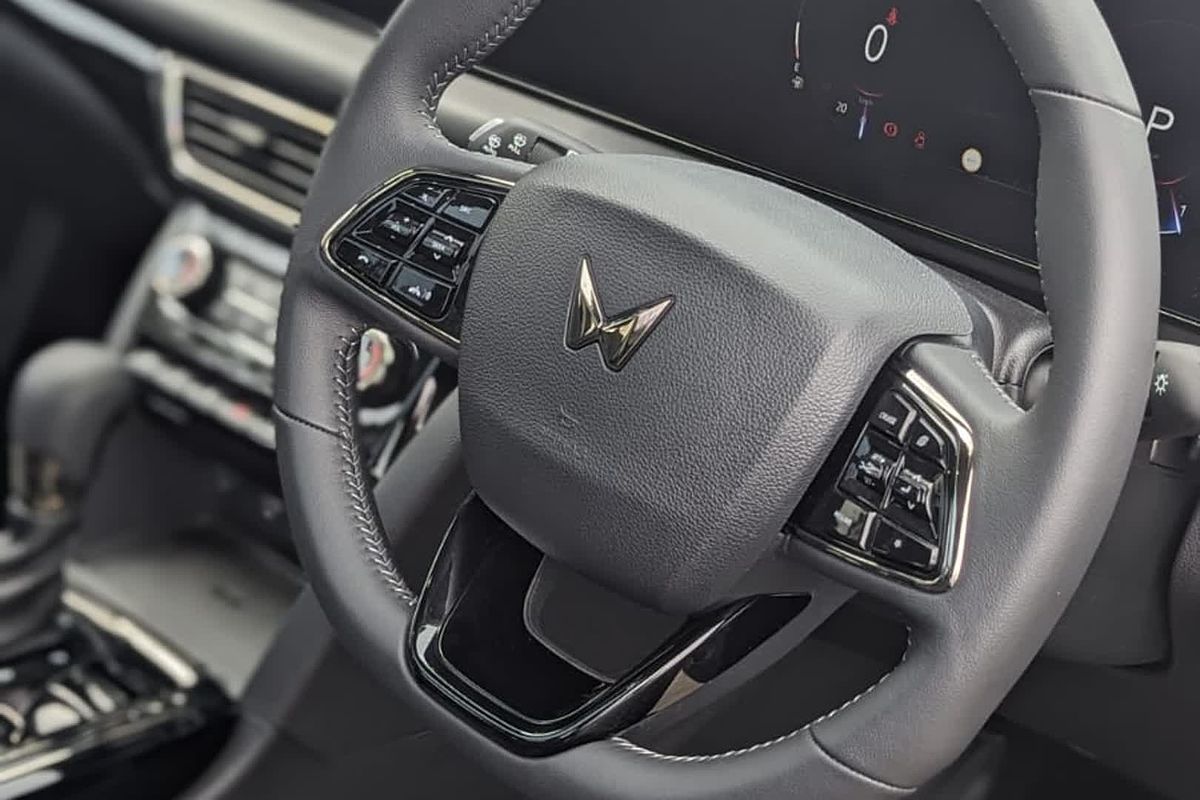 2024 Mahindra XUV700 AX7L Black Edition