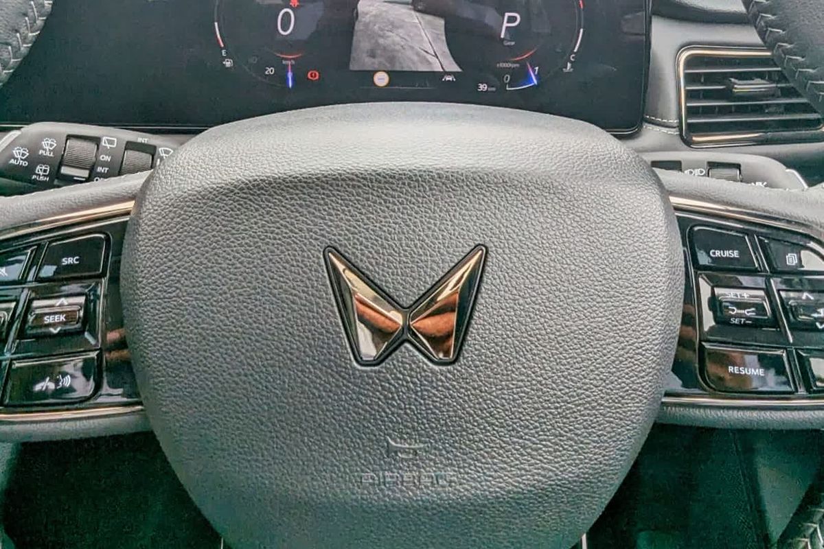 2024 Mahindra XUV700 AX7L Black Edition