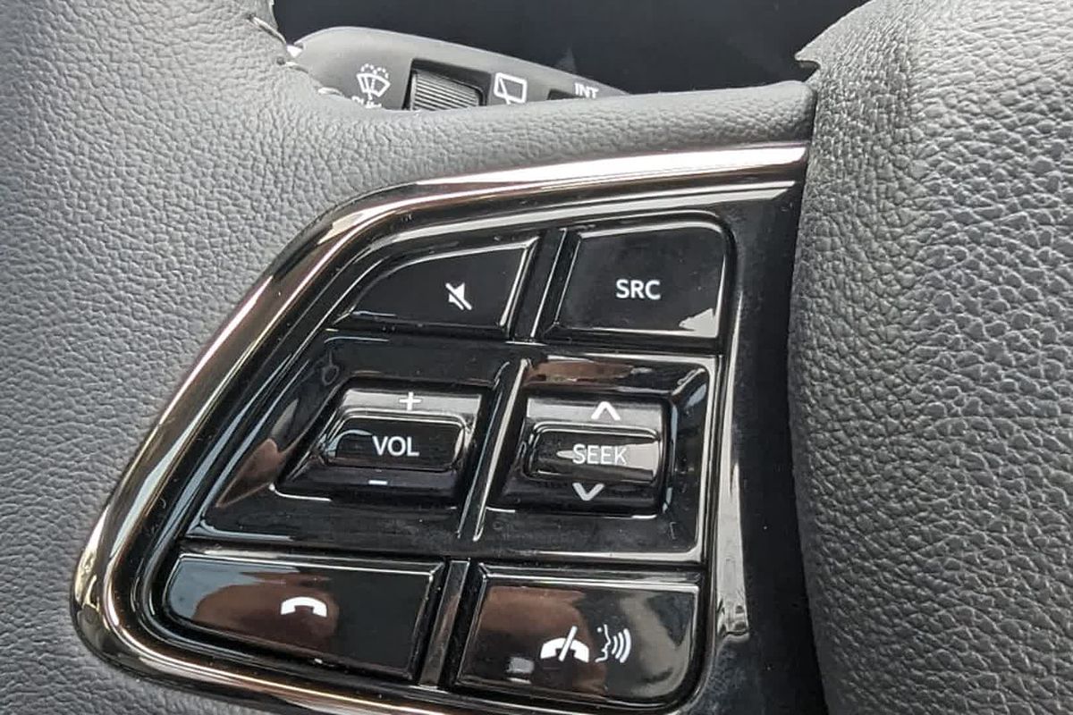 2024 Mahindra XUV700 AX7L Black Edition